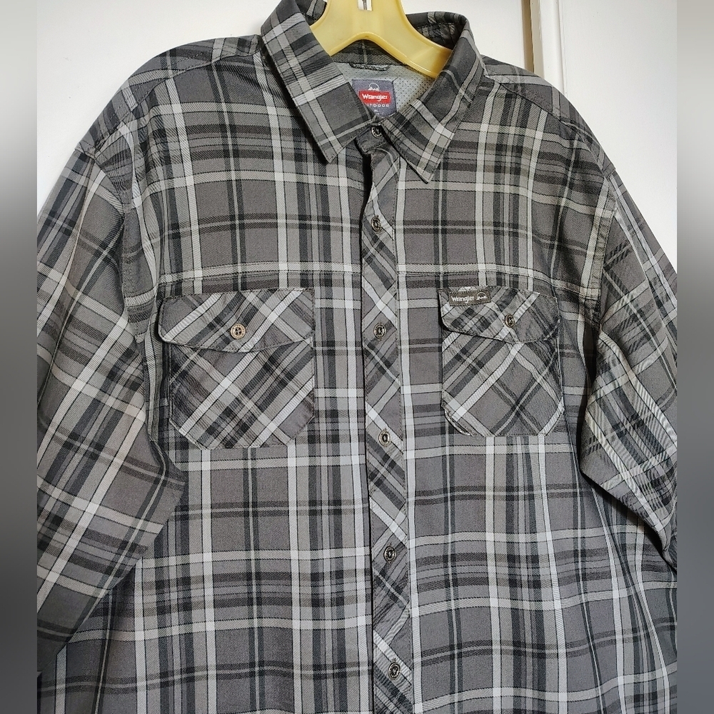 Wrangler Outdoor Regular Fit Men's Shirt Button Down Plaid grey 2 Pockets sz XL. - Picture 3 of 13